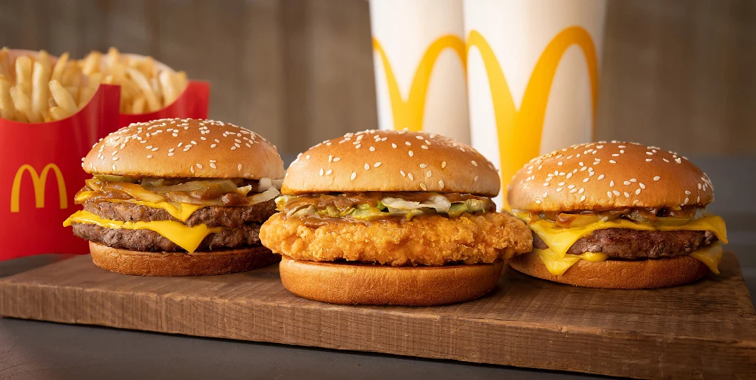 麥當勞「咖哩辣鷄腿堡」、「咖哩雙層四盎司牛肉堡」與「咖哩四盎司牛肉堡」