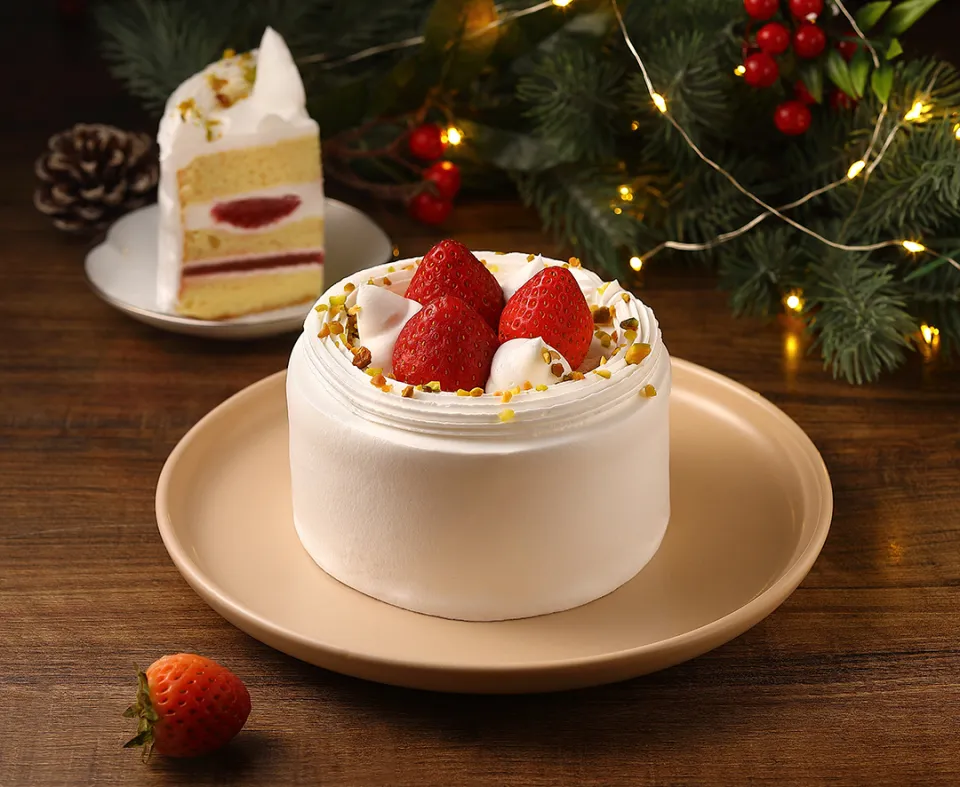 星巴克推出4吋「草莓三溫糖戚風蛋糕」