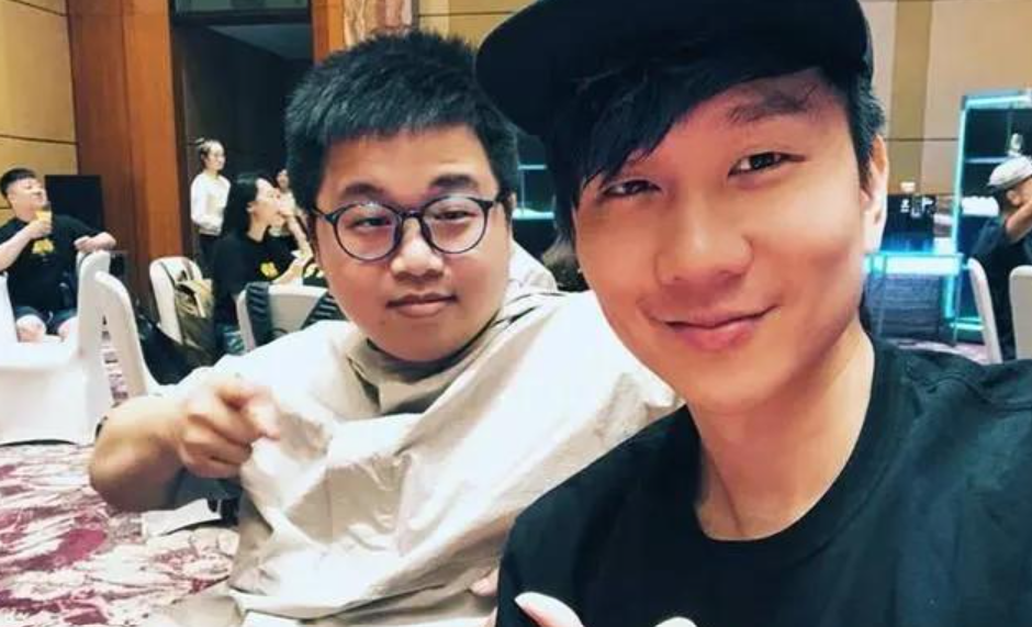 藍戰非也曾是頂流電競直播主,與JJ林俊傑多次合作