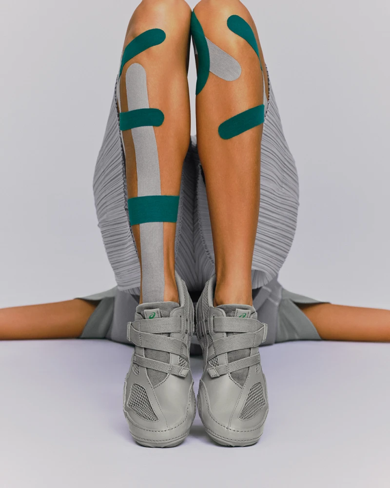ISSEY MIYAKE X ASICS 聯名打造「ISSEY MIYAKE FOOT」企劃，首波鞋款正式登台！