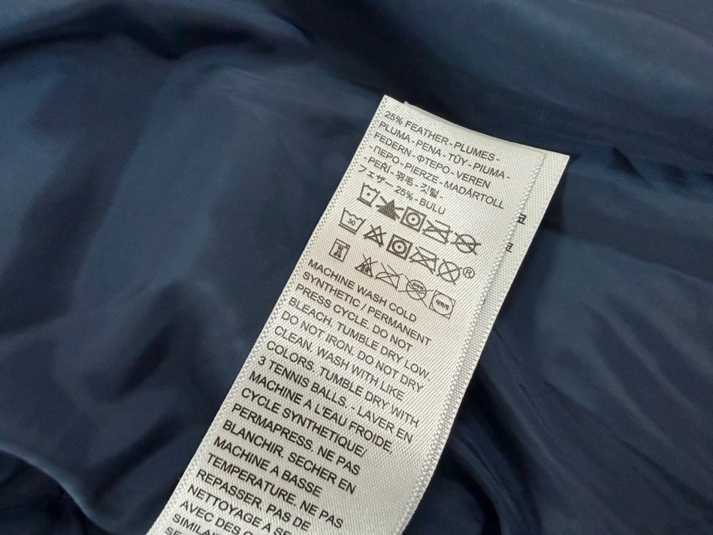 大部分的羽絨外套上的水洗標的標示都是可低溫烘乾的