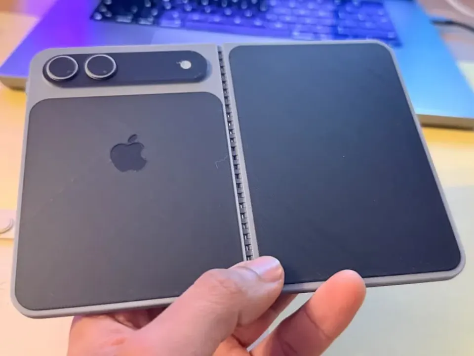 iPhone Fold 3D 列印模型