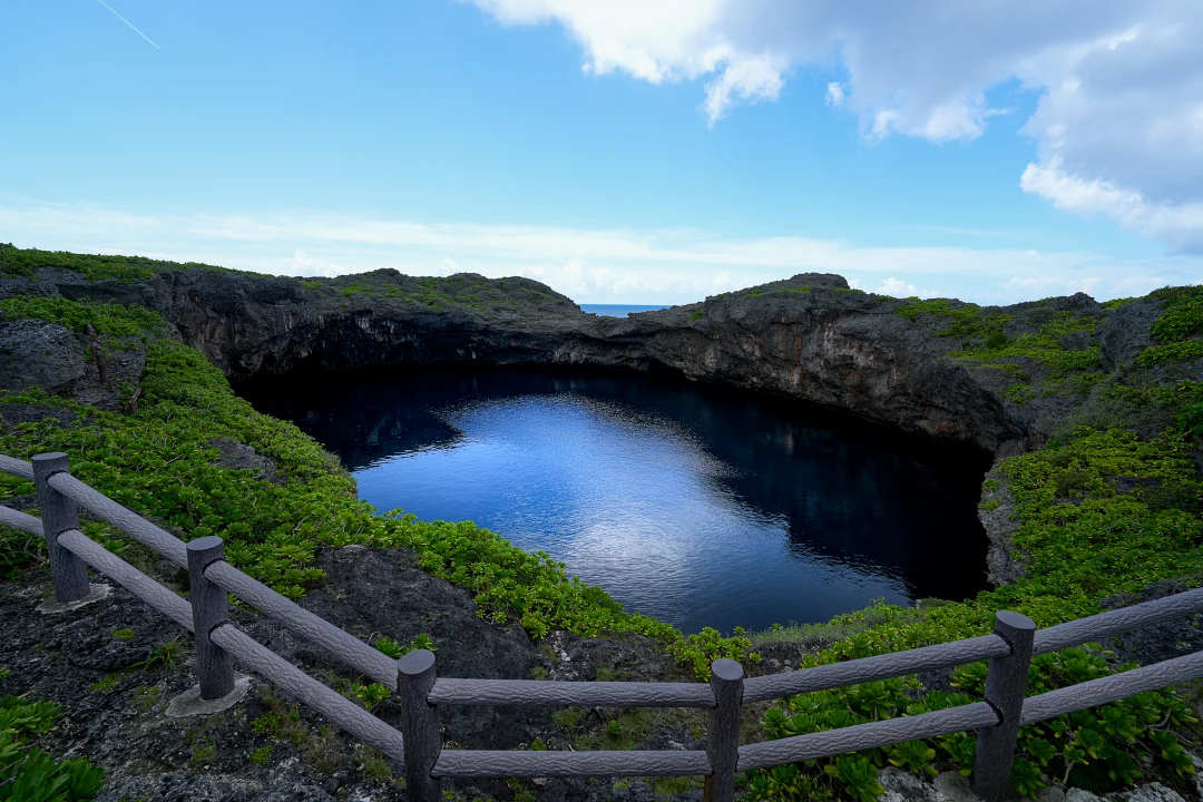 通池為兩座相連水池,因其水底相連且與大海相通,是日本政府指定的天然紀念物。