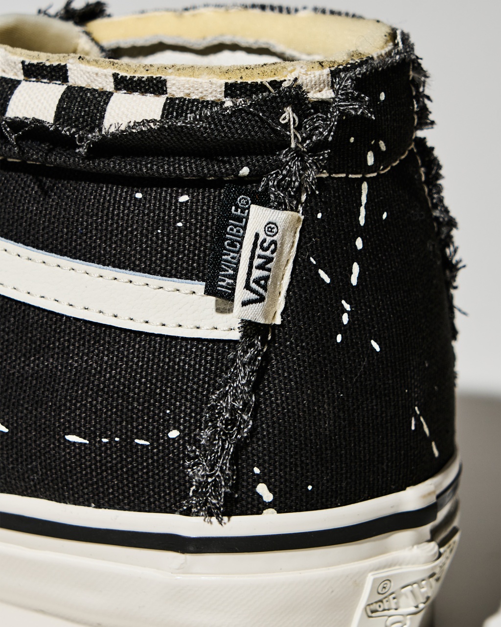 INVINCIBLE® × Vans 全新聯名鞋款登場！解構、雙層鞋面、磨損美學再升級！