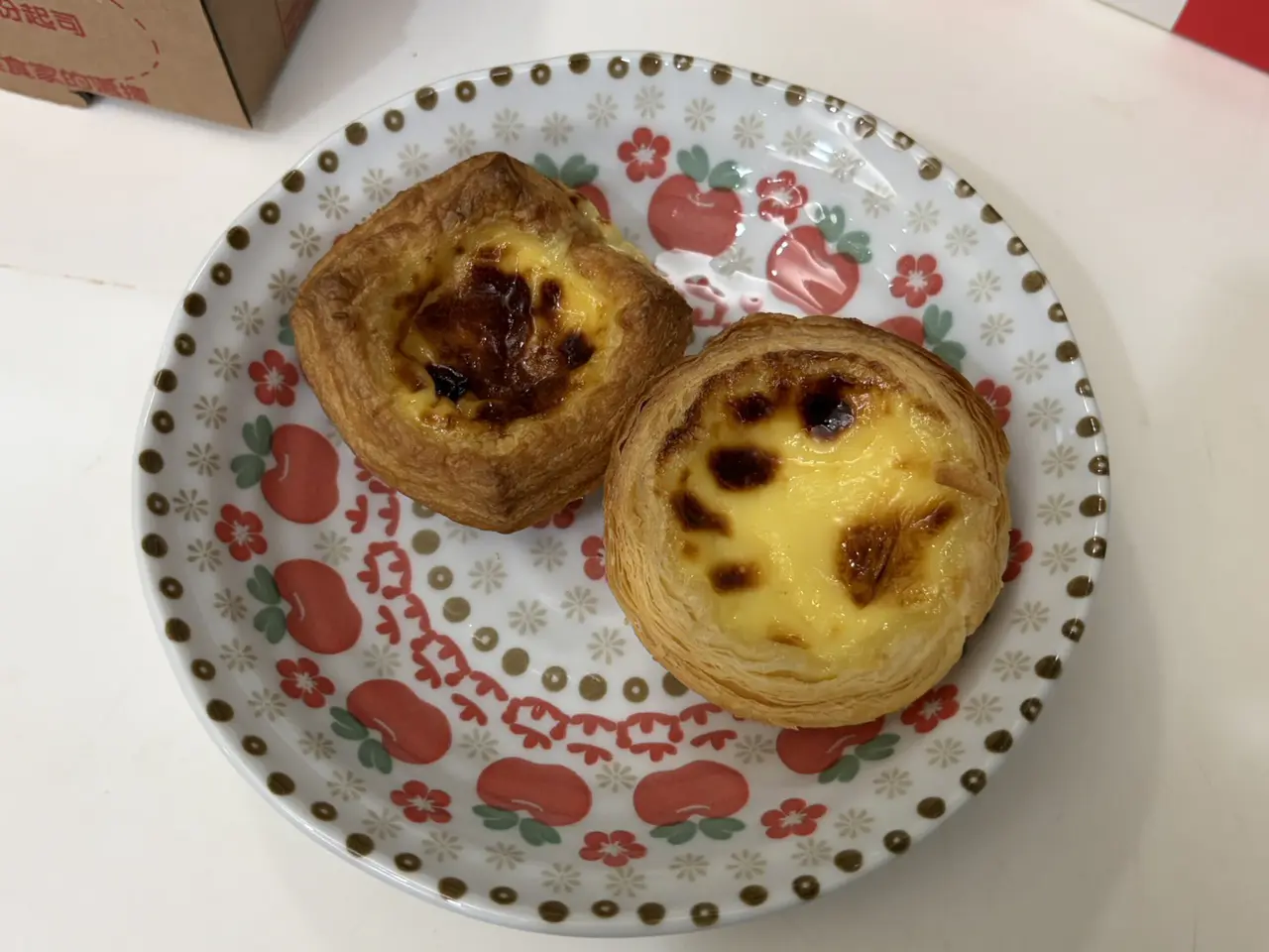 肯德基VS. 拿坡里「蛋塔之爭」一個主打層次感,一個走現烤系路線