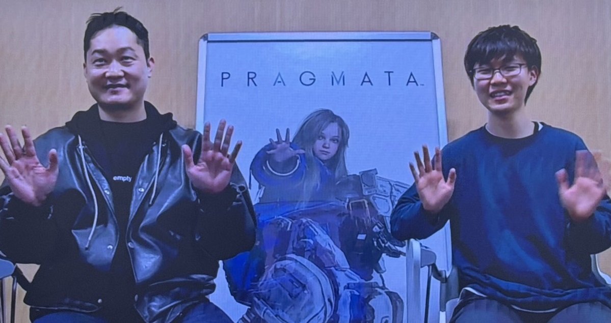 《人機迷網》監督趙容煕(左)與製作人大山直人(右)。