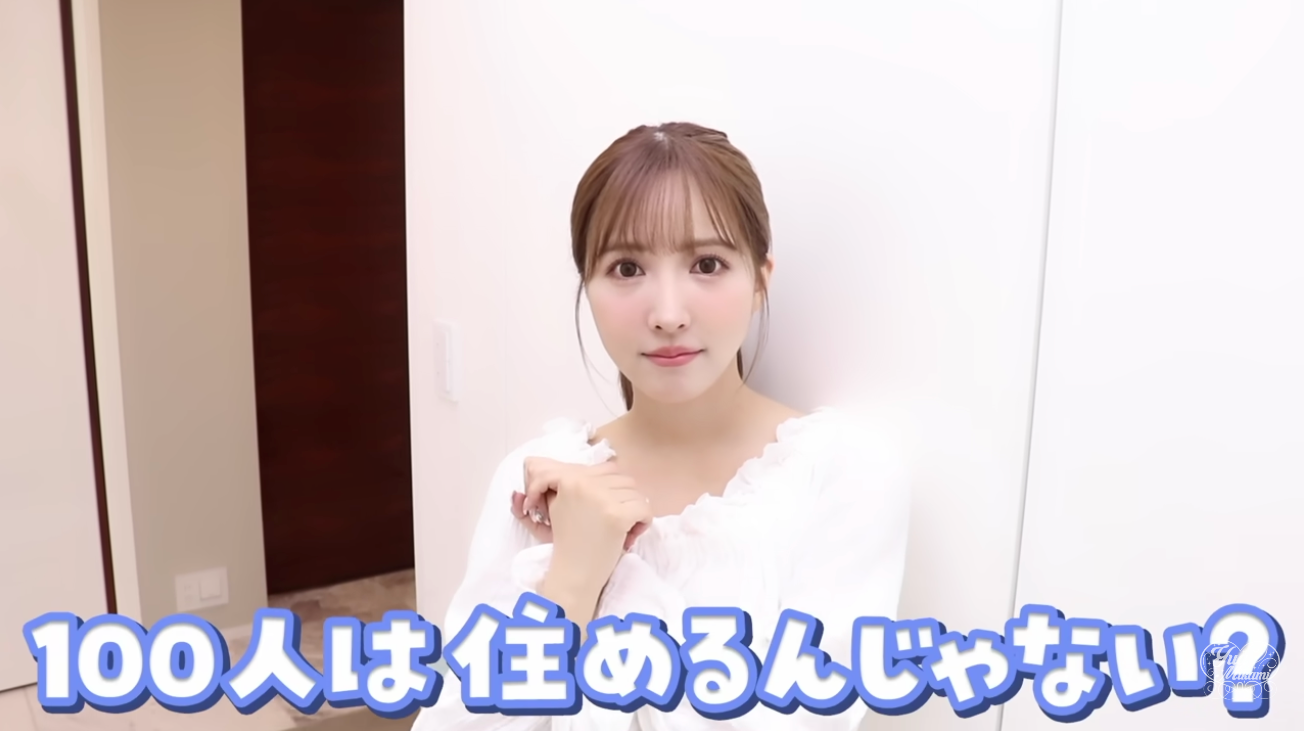 三上悠亞曾分享自家豪宅，經紀人寬敞程度連經紀人 Kahemi 都忍不住形容「感覺能住進 100 人」。