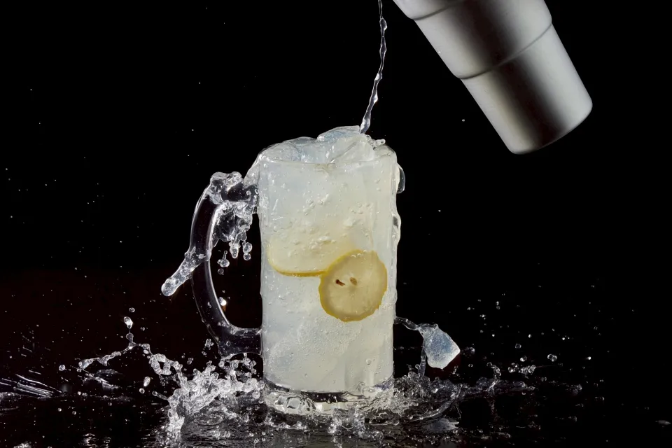 乾杯針對年輕世代推出「環保續杯」制度,首杯 99 元、續杯使用同一酒杯只要 49 元