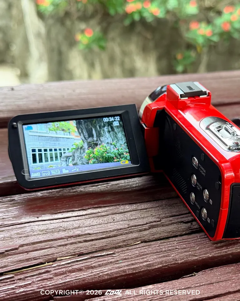 「可口可樂」復古潮錄影機 螢幕可翻轉