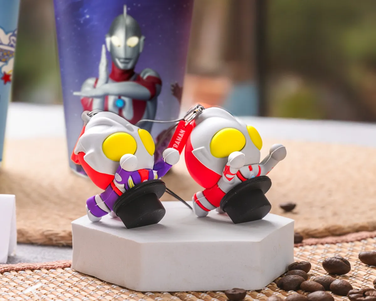 「全家」攜手2026高雄燈會冬日遊樂園 推超人力霸王聯名杯身、Q版杯塞