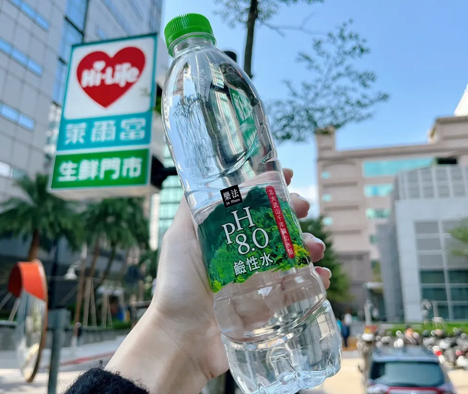 萊爾富必買推薦 「樂法PH8.0鹼性水」超商隱藏冠軍水