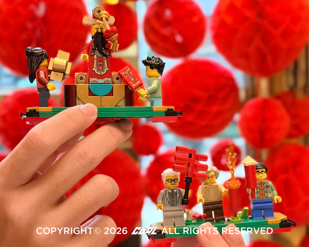 盒組附上包含財神爺在內的 6 隻樂高人偶，大家都換上新衣認真過新年。