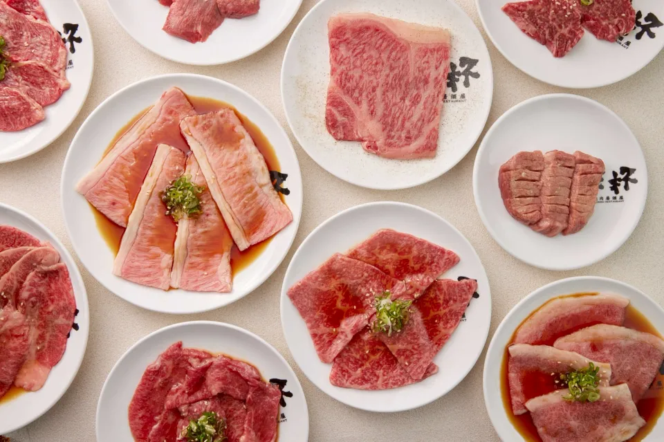 乾杯燒肉居酒屋全新菜單一口氣網羅 12 大類、超過 100 道料理,並新增 30 多道新品,從和牛、海鮮、內臟到下酒菜通通到位。