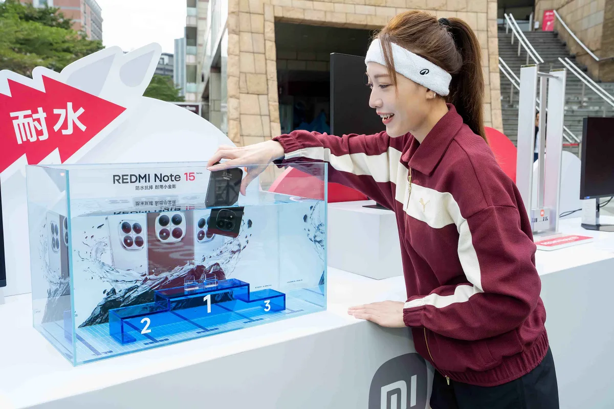 REDMI Note 15 Pro+ 5G 與 REDMI Note 15 Pro 5G 通過 TÜV SÜD 南德五星長效防水品質認證，全系列更搭載 AI 濕手觸控 2.0，即使在雨水、汗水或潮濕環境下操作，仍能維持精準靈敏的觸控表現