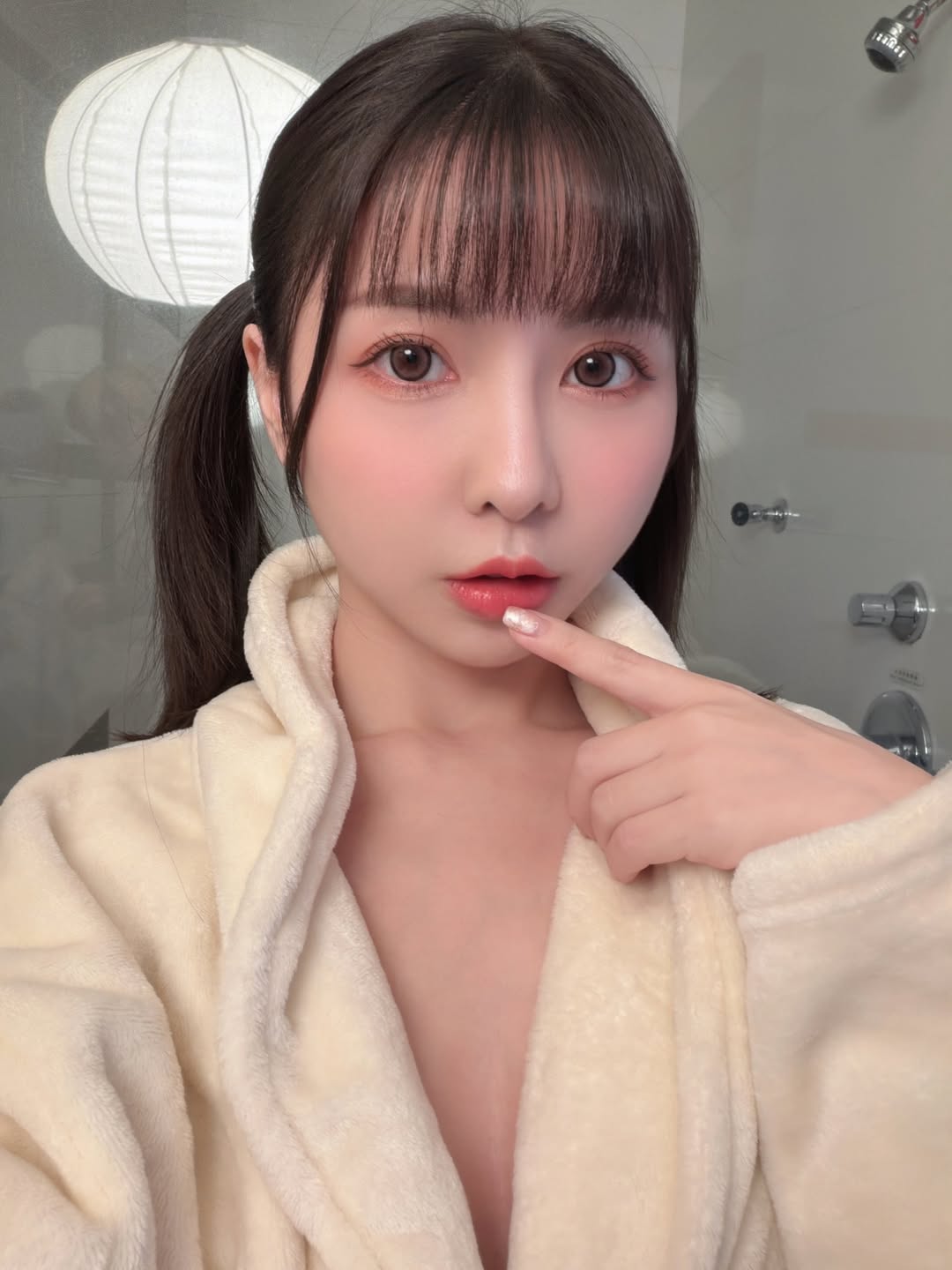 台灣女優 Tiny（胎尼）終於順利二度進軍日本 AV 界，全新作品《世界的美少女》也在去年 4 月發行後，迅速攻佔成人平台 FANZA 排行榜第三，成績表現亮眼。