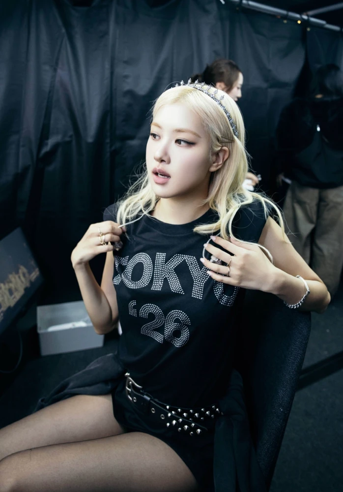BLACKPINK 世巡東京站 Rosé 的服裝造型幫你神到了！來自 Levi’s 的丹寧 x 搖滾元素！