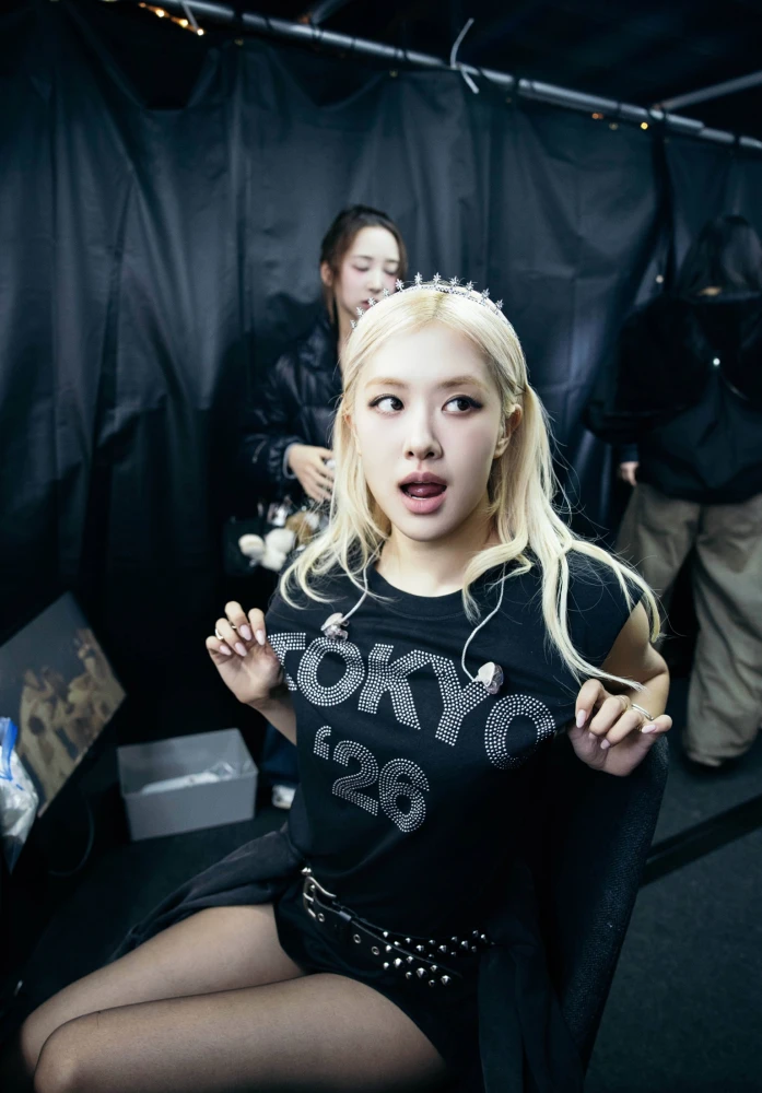 BLACKPINK 世巡東京站 Rosé 的服裝造型幫你神到了！來自 Levi’s 的丹寧 x 搖滾元素！