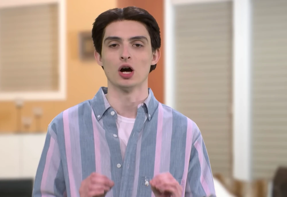 Finn Wolfhard 飾演參賽路人甲 Reigge 的好友