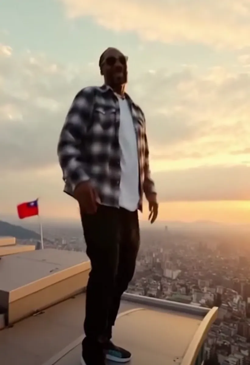 跟風Alex Honnold ！AI版Snoop Dogg爬台北101