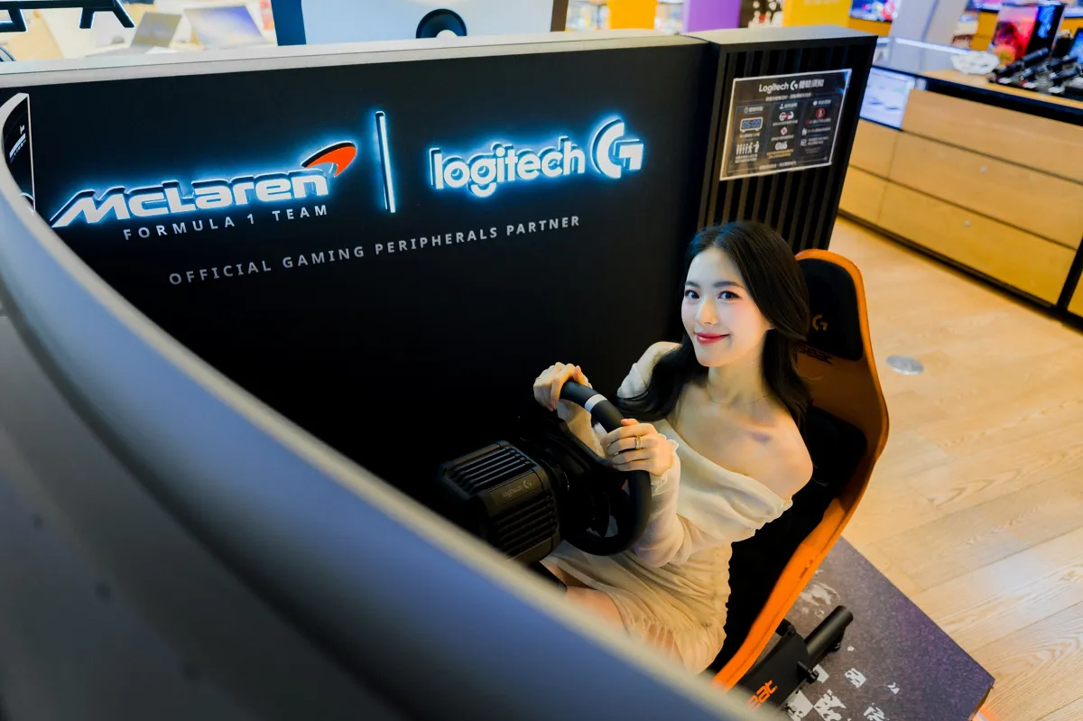 Logitech G 三創電競旗艦館展示全球限量 McLaren 聯名賽車椅，提供玩家現場體驗飆速快感