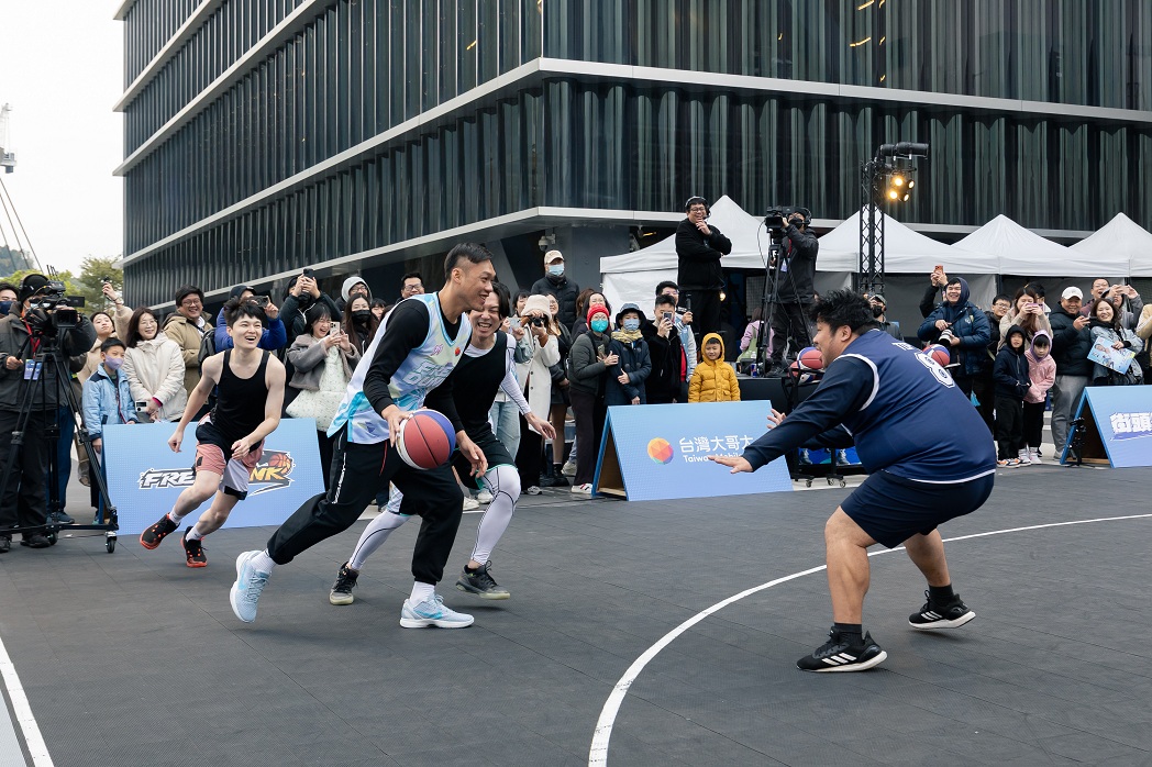 激戰延長賽！「野獸」接管戰局，實況主聯隊展現驚人韌性。