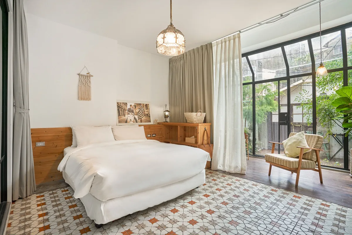 「來了」結合八位藝術家創作的八種房型，每間皆如藝術故事篇章。