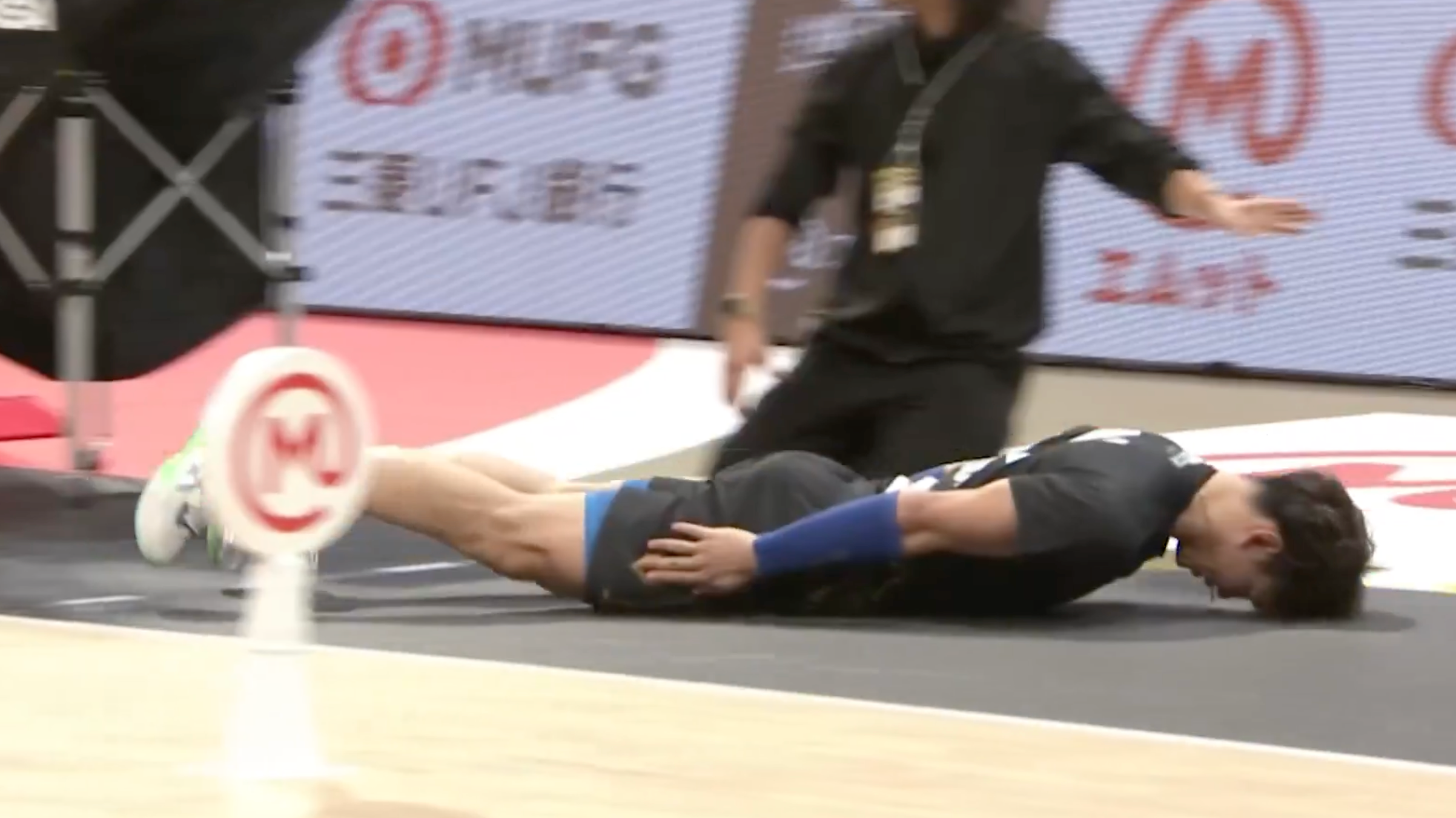 日本男排球星西田有志（Yuji Nishida）最高級「土下座」道歉動作在網上爆紅