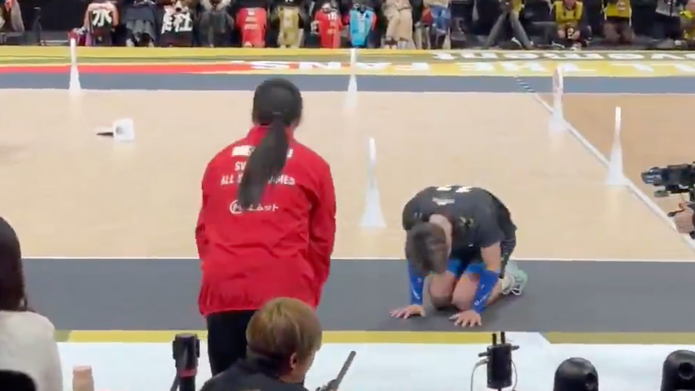 日本男排球星西田有志（Yuji Nishida）最高級「土下座」道歉動作在網上爆紅