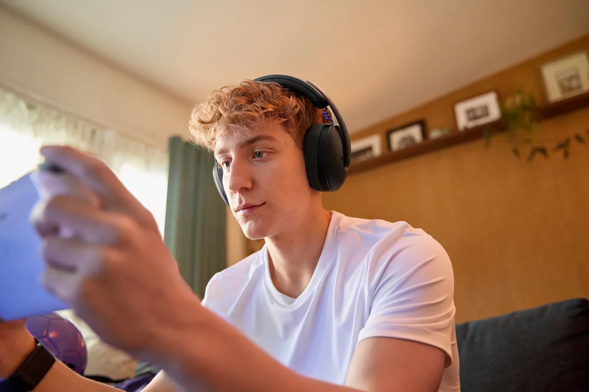 全新 Logitech G G325 LIGHTSPEED 雙模無線遊戲耳機也可在三創旗艦館實際試戴