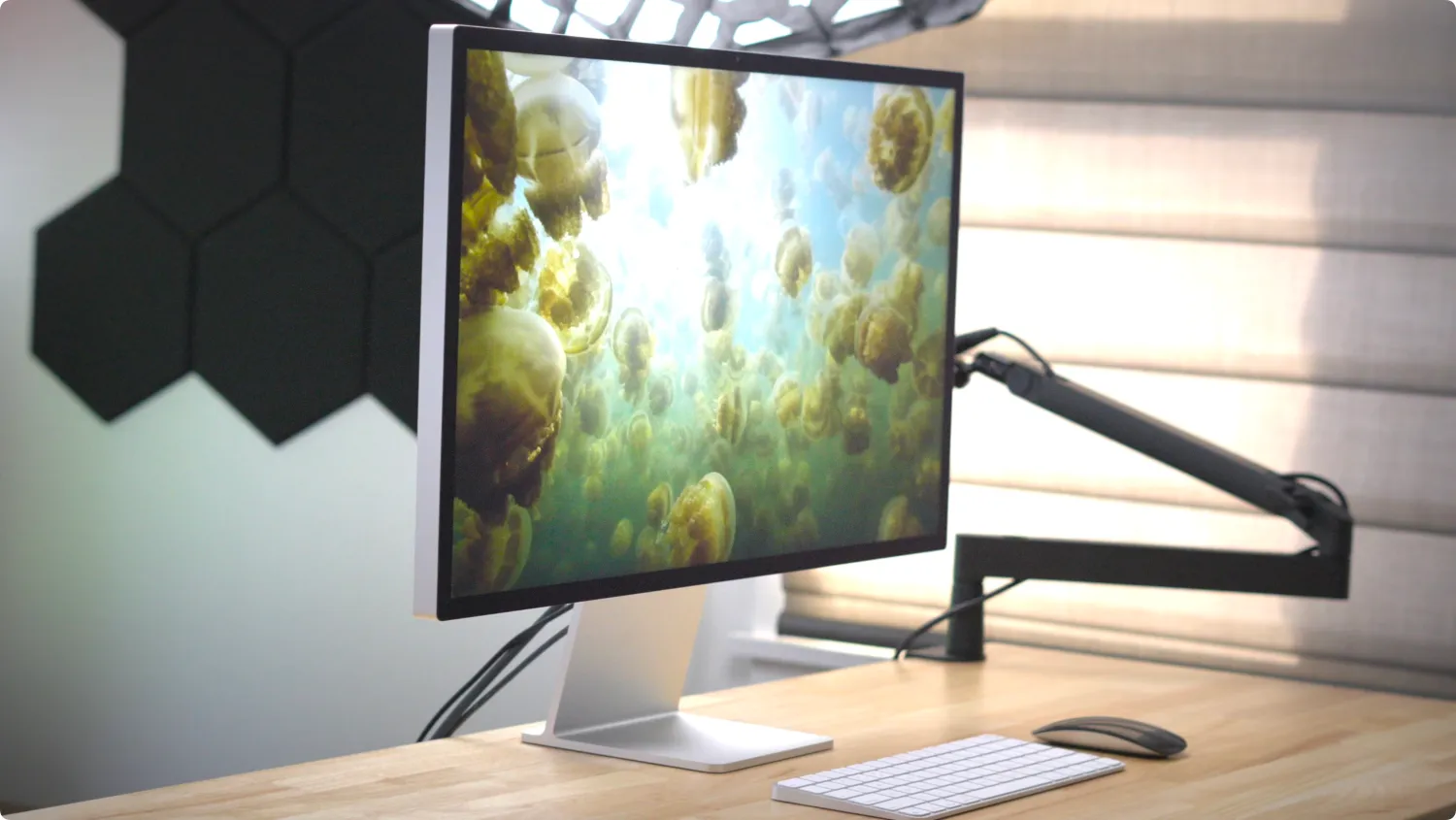 Studio Display 2據傳將升級為 mini-LED 背光技術，並支援 HDR 顯示，畫面對比與亮度表現大幅提升