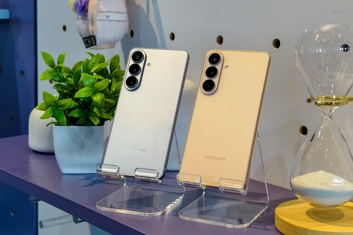 Galaxy S26旗艦系列三星商城獨家限定色：漫遊銀、漫遊金