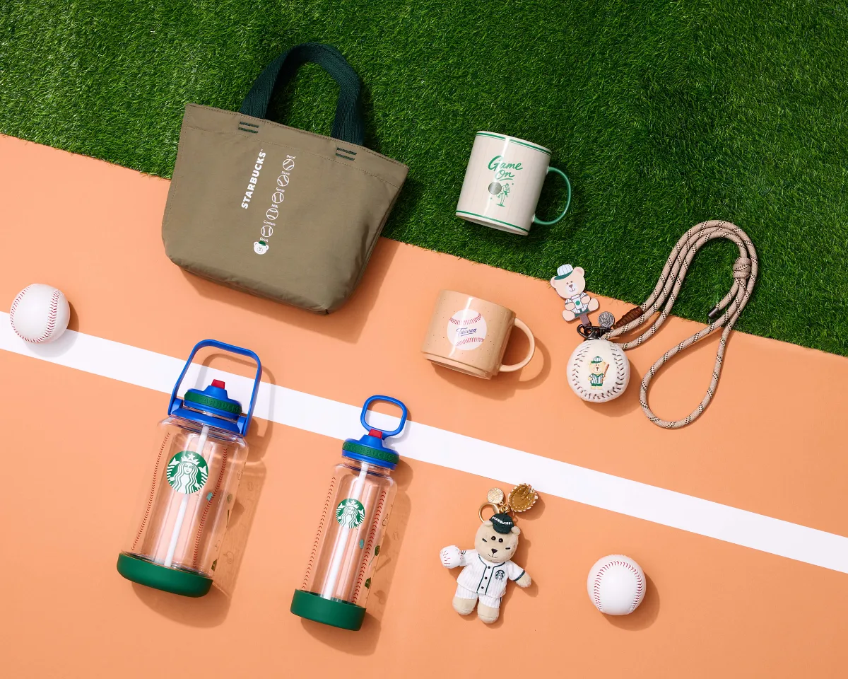即將迎來國際棒球盛事，星巴克推出充滿熱血氣息的棒球主題系列商品，將棒球元素巧妙融入日常生活設計，邀請顧客一同為賽事加油助威。