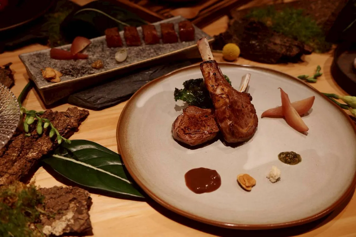 阪前鐵板燒主餐選擇升級，包括Lumina高地和羊、A5黑樺牛老饕