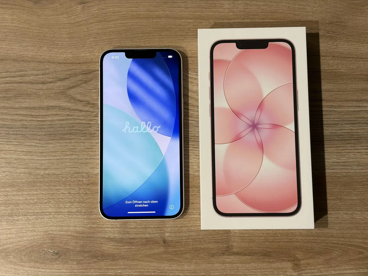 iPhone 17e 開箱 霧面嫩粉新色登場