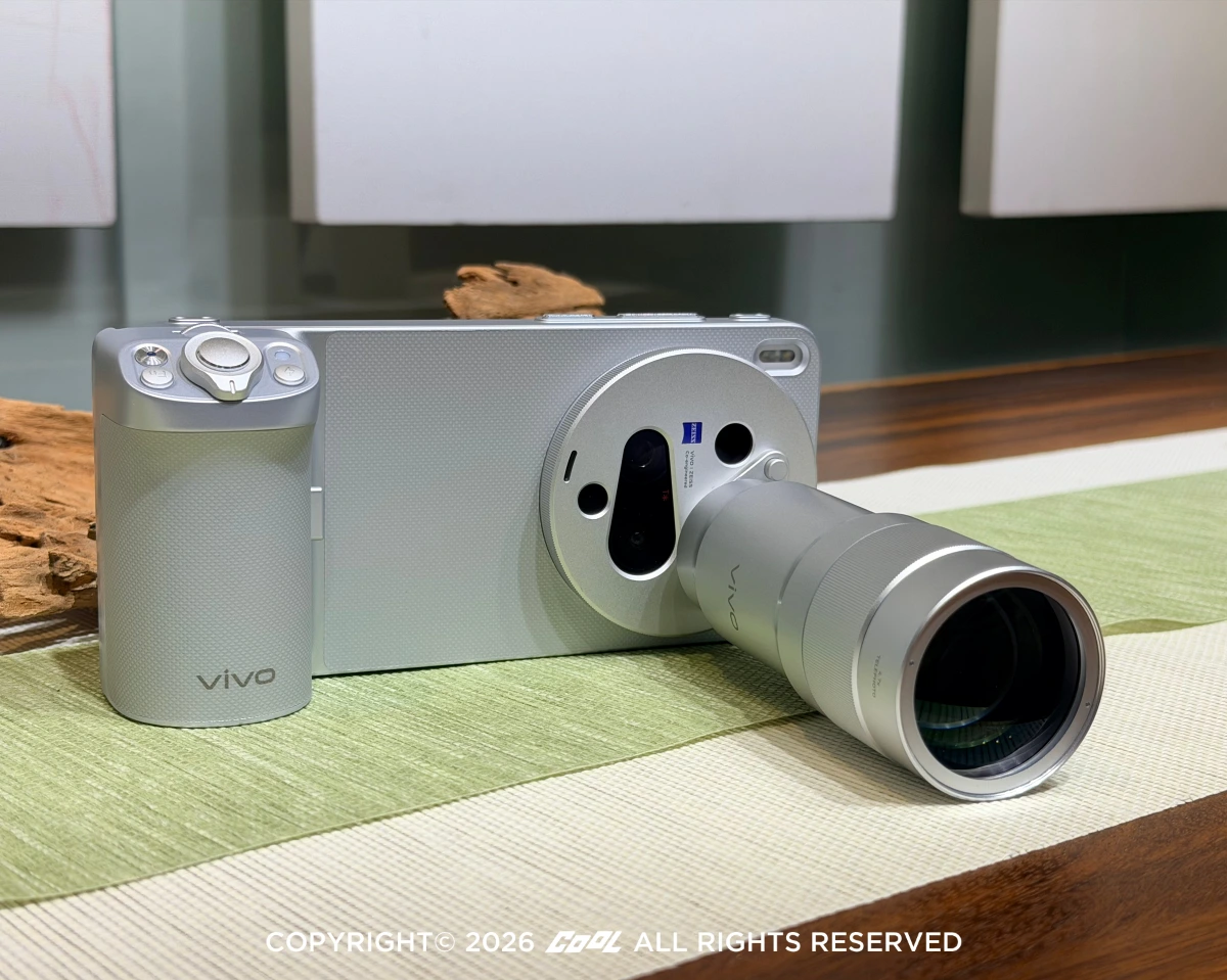 vivo X300 Ultra攜手蔡司深度合作推出vivo 蔡司長焦增距鏡Gen 2 Ultra
