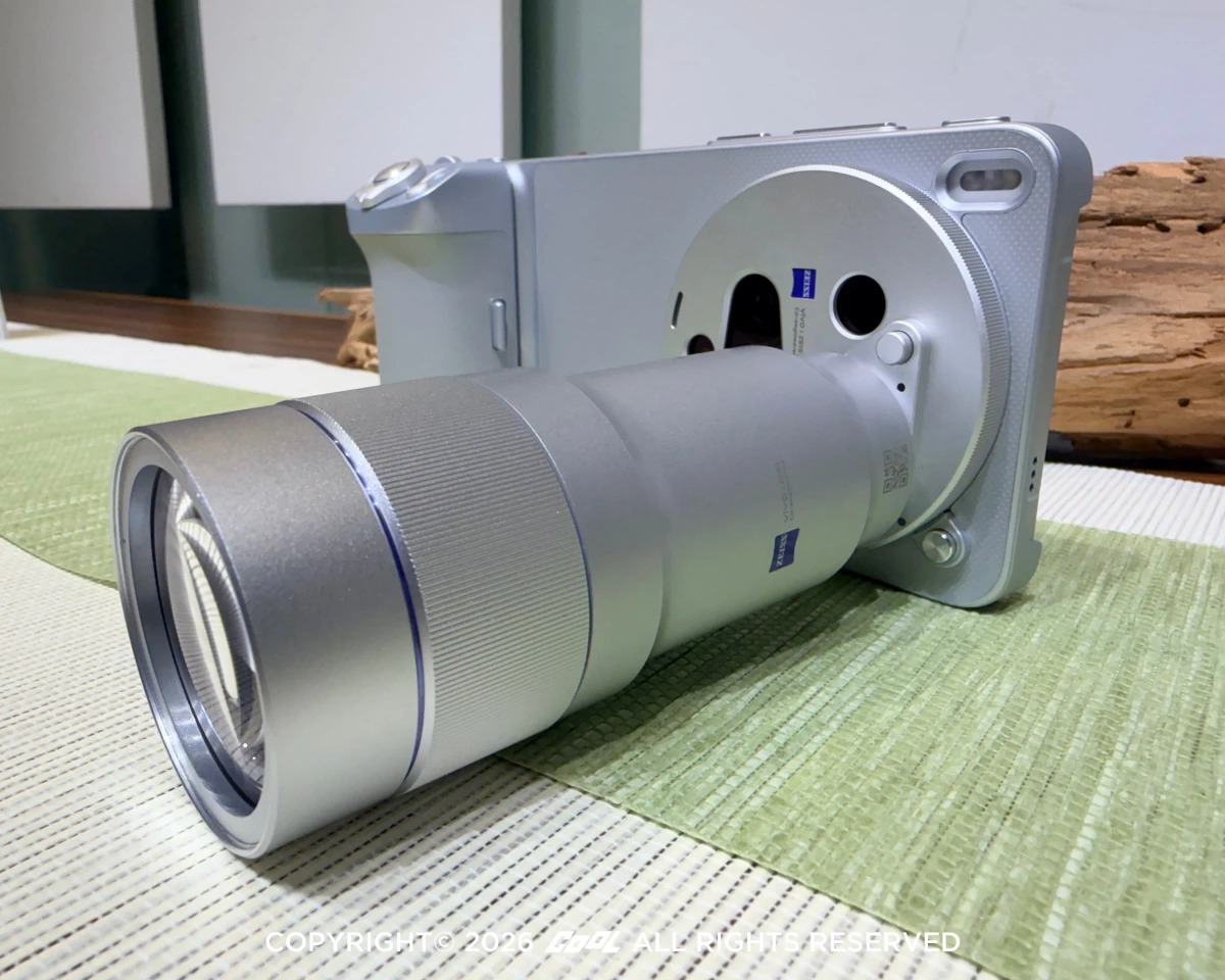 「大砲400」增距鏡,可將望遠能力大幅提升至8,100mm等效焦段