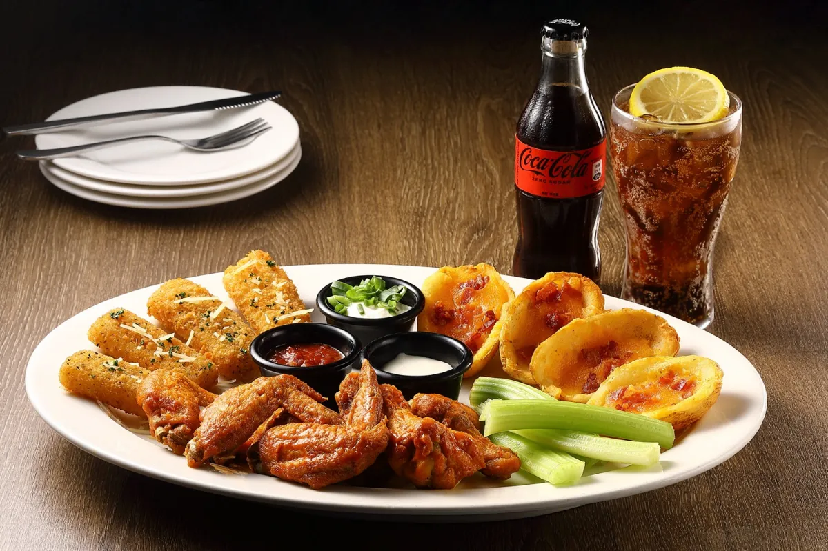 「可口可樂」與 TGI FRIDAYS推出適合與好友一起分食的「嗨Coke！組合餐」-TGI FRIDAYS星期五三式組合 售價759元