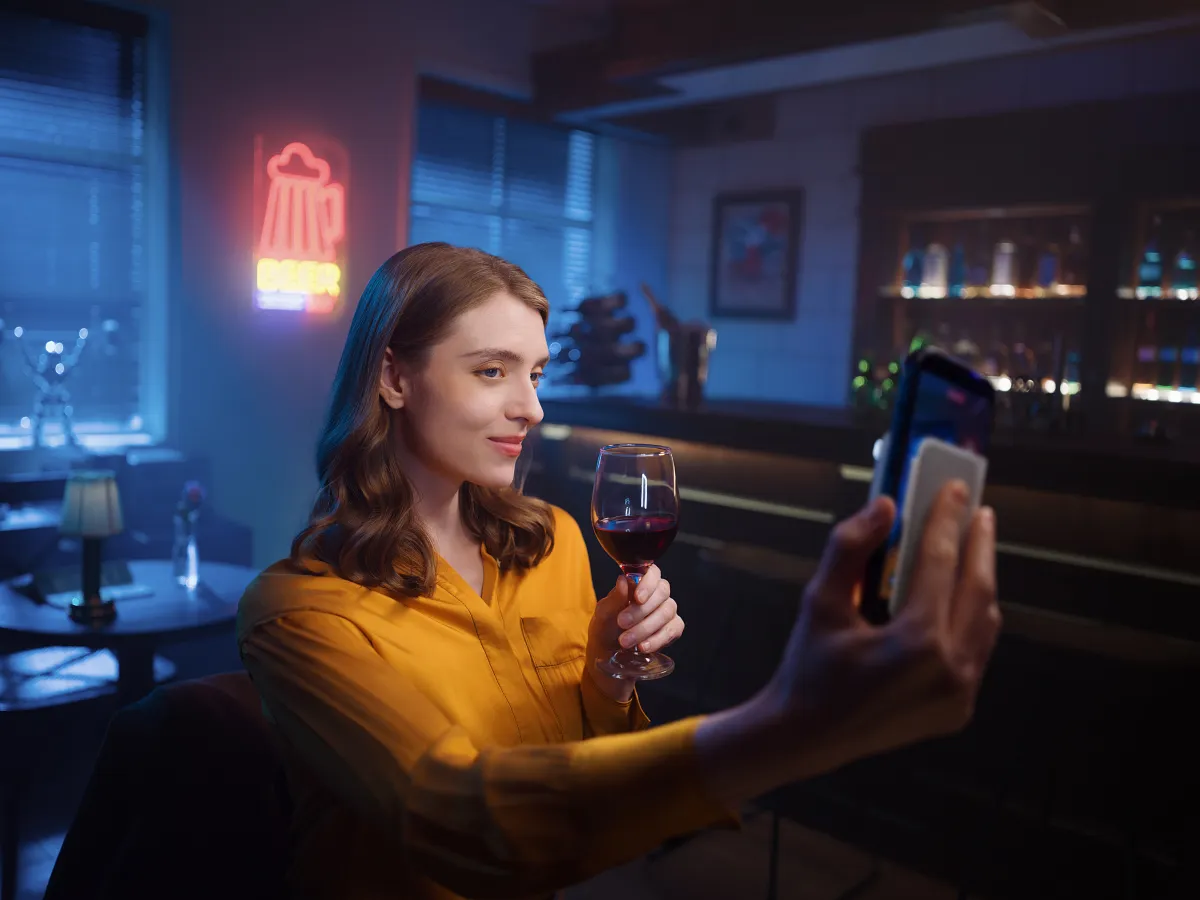 Snap 手機自拍螢
幕（補光版）兩款版本，後者是與美妝光學品牌 AMIRO 合作打造，內建 可調整亮度與色溫的柔光補光燈