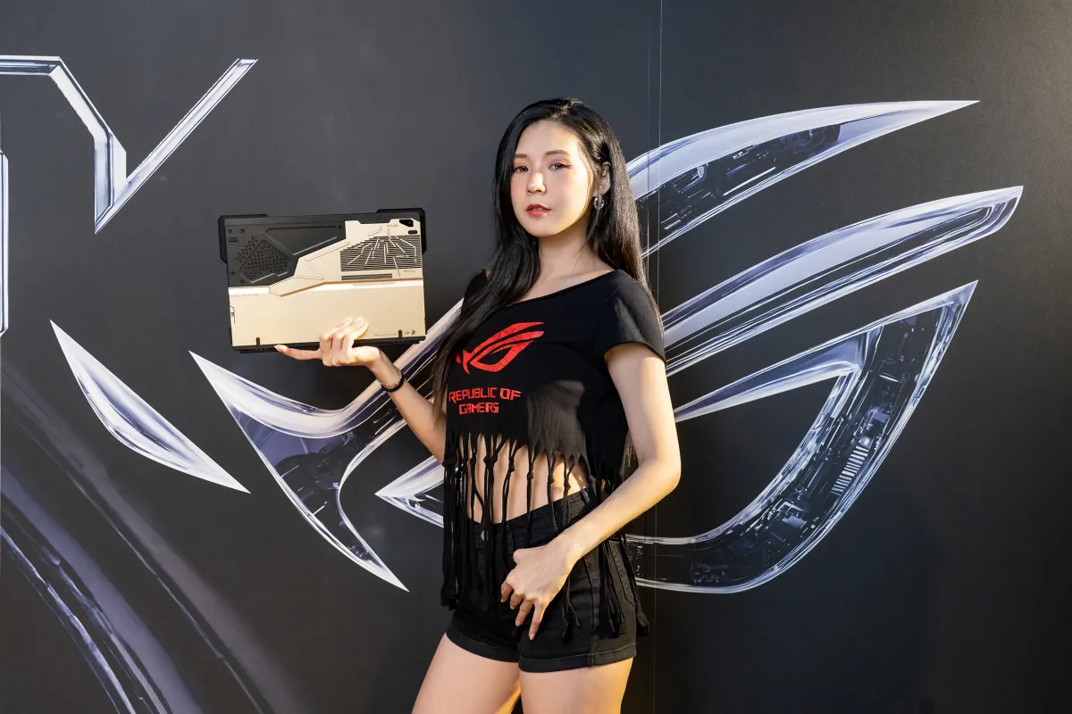 ROG Flow Z13-KJP採用CNC銑削機殼與碳纖維淬鍊出極具未來感的「恆耀金」配色。