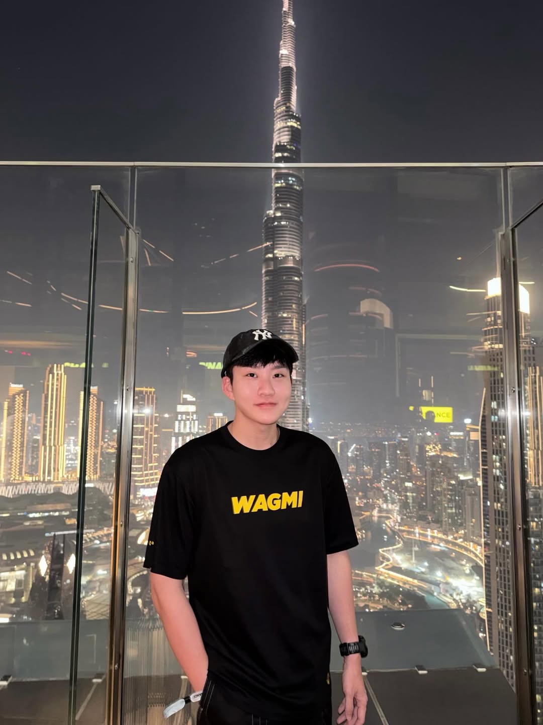 坐擁 278 萬訂閱的 YouTuber Joeman「九妹」最近帶來了一個特別的開箱