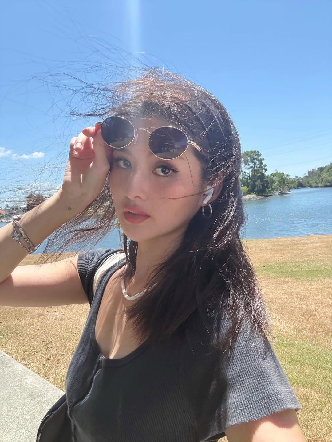 廖思惟跟媽媽孫芸芸一樣都擁有一雙大長腿與烏黑長髮