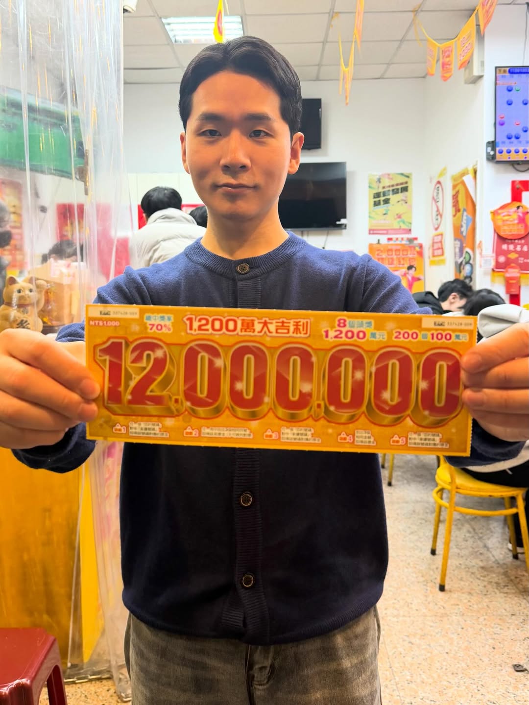 老婆是台灣人的龍鬚糖小哥，常自稱「台灣女婿」