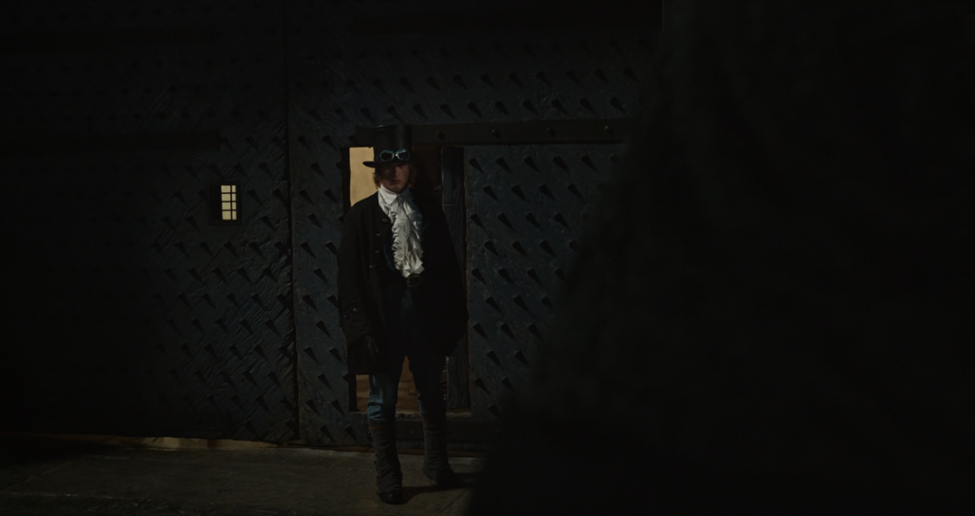 在真人版《航海王》第二季中,當多拉格救下魯夫後,薩波以彩蛋形式出現在了多拉格後方。