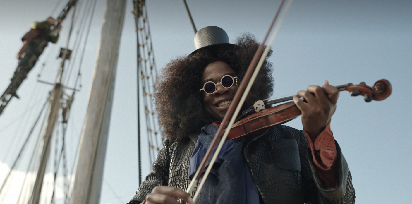 在真人版《航海王》第二季中,提早將拉布的故事藉由可樂克斯之口說了出來,真的相當感人,同時布魯克的飾演者也確定是馬歇爾·T·巴查門(Martial T. Batchamen)。