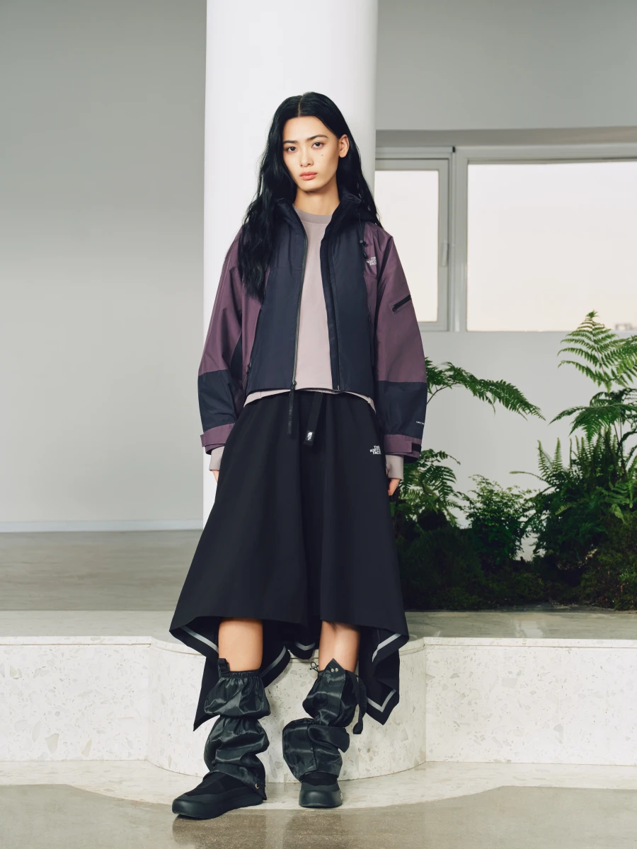 女款深藍 DRYVENT™ 可收納短版衝鋒衣