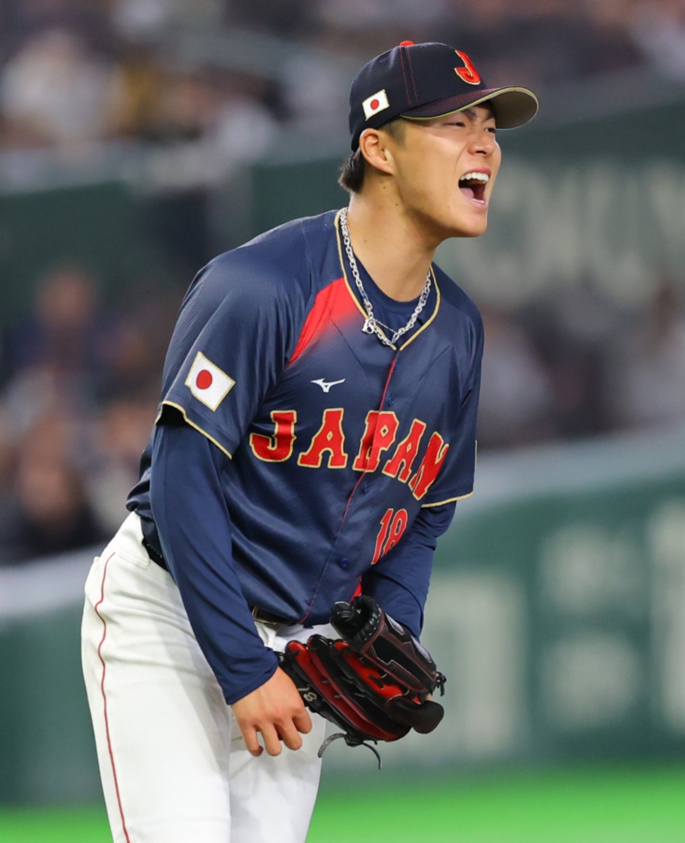 山本由伸：鑽石「18」墜鍊疊搭，象徵王牌背號