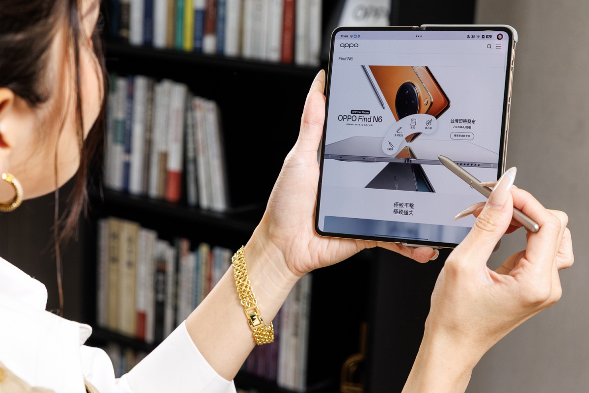 OPPO Find N6以流暢軟體應用，搭配OPPO AI Pen靈感筆，透過輕按筆身的快捷鍵，即可喚出快捷面板，全面釋放創意與高效生產力