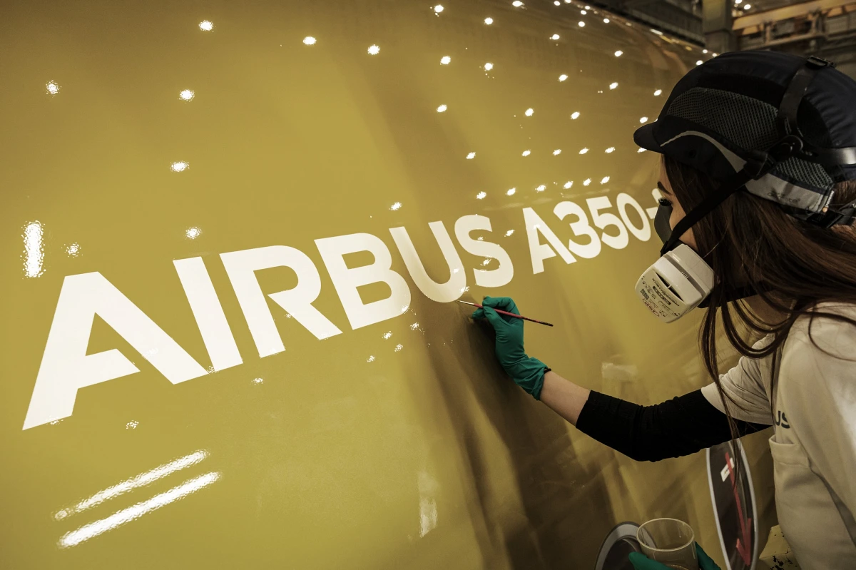 STARLUX AIRSORAYAMA Gold B-58554