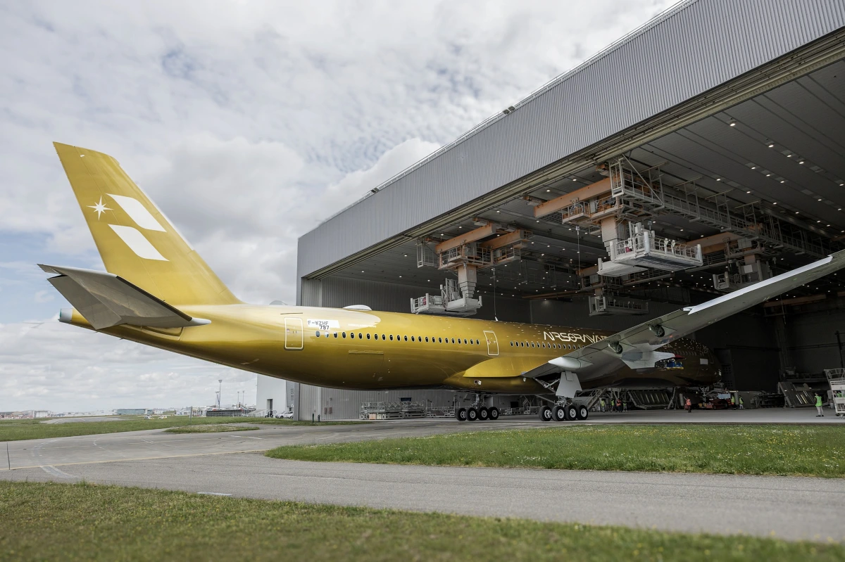 STARLUX AIRSORAYAMA Gold B-58554