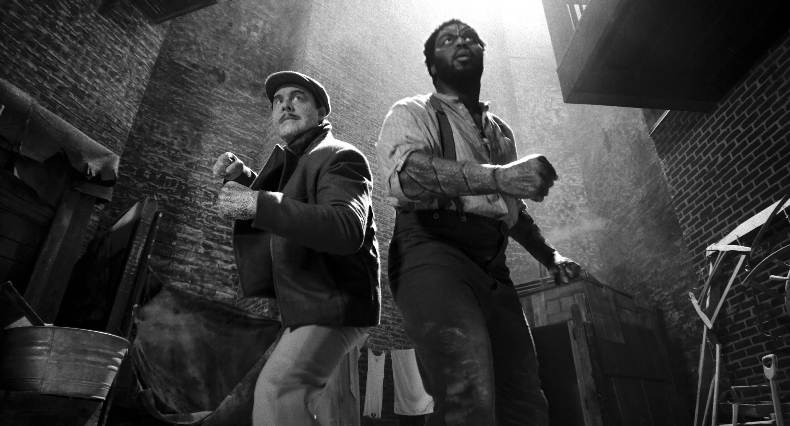 「沙人」及「墓石」